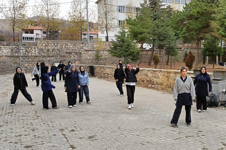 ERÜ’den Yahyalı’da ‘Spor yap zinde kal’ etkinliği 
