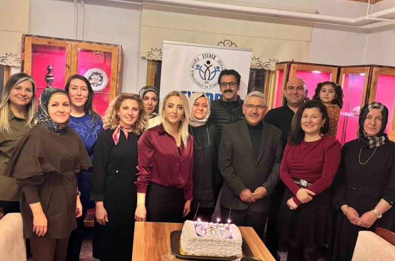 Erzincan EYUDER’den Öğretmenler Günü ve 2026 Planlama Toplantısı 