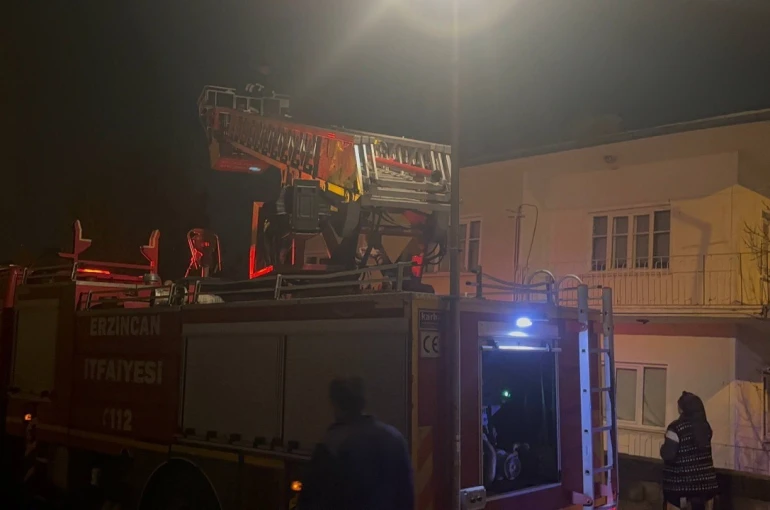 Erzincan’da çatıdaki kedi için itfaiye seferber oldu 