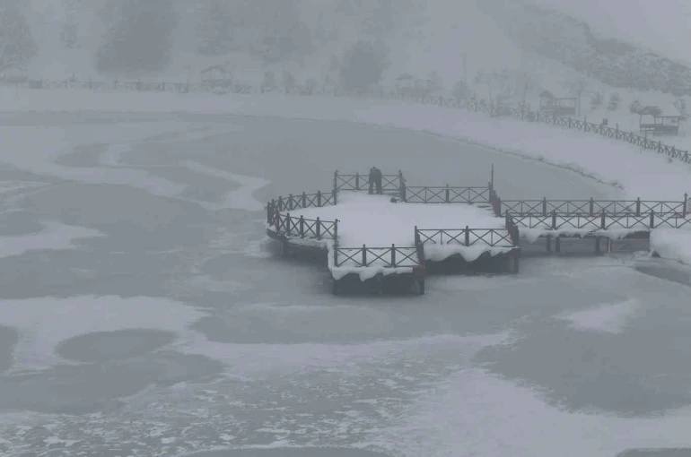 Erzincan’da dondurucu soğuklar etkili oldu: Eksi 14 derece ölçüldü 