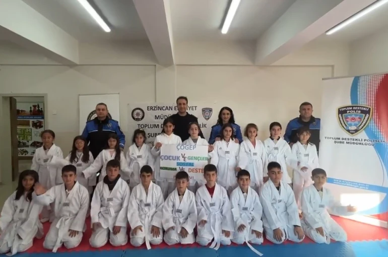 Erzincan’da "Hep Birlikte Aileyiz" Projesi kapsamında öğrencilere tekvando kıyafeti desteği 