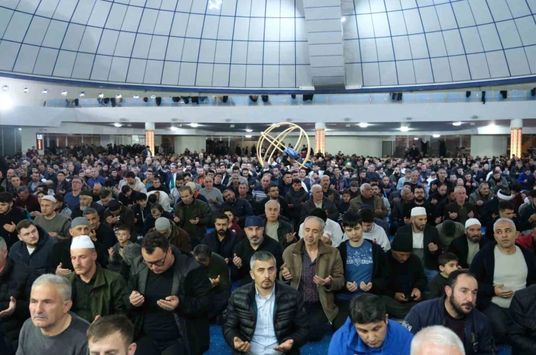 Erzincan’da Kadir Gecesi Terzibaba Camii’nde idrak edildi 