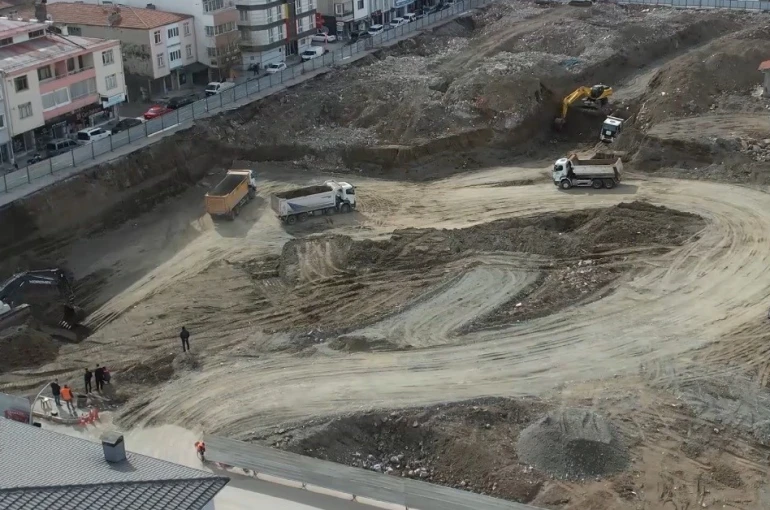 Erzincan’da Merkez Çarşısı’nda kentsel dönüşüm sürüyor 