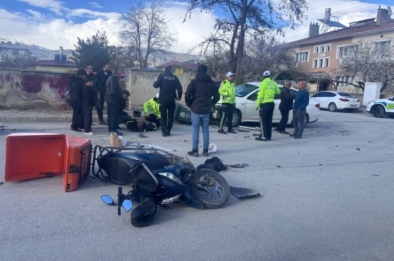 Erzincan’da otomobil ile motosiklet çarpıştı: 1 yaralı 