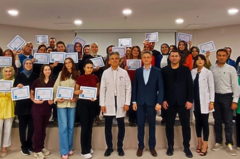 Erzincan’da sağlık çalışanlarına ‘Anne Sütü ve Emzirme Danışmanlığı Eğitimi’ verildi 