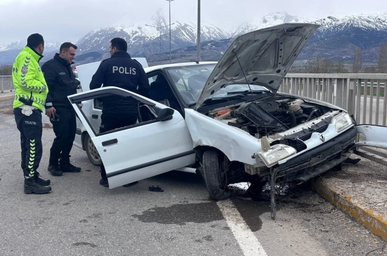 Erzincan’da trafik kazası: 2 yaralı 
