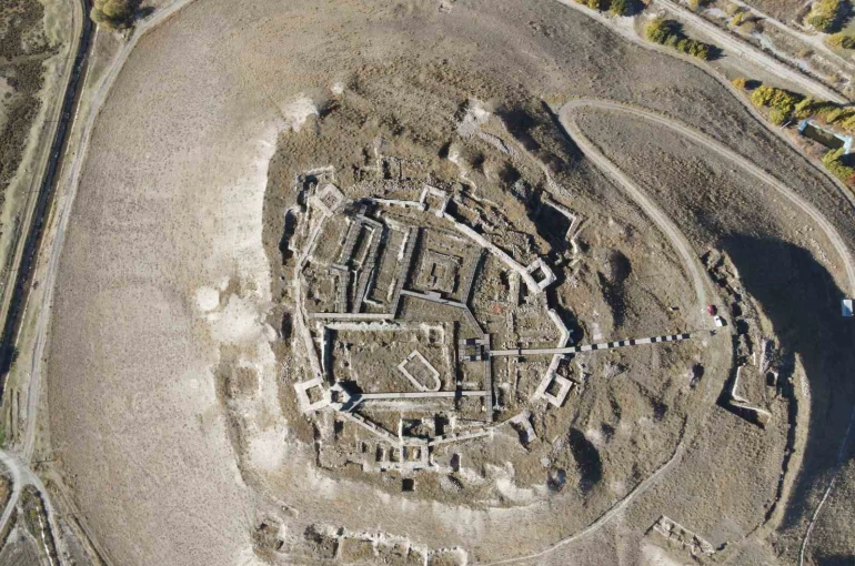 Erzincan’da Urartu izleri yeniden gün yüzünde: Altıntepe Kalesi drone ile görüntülendi 