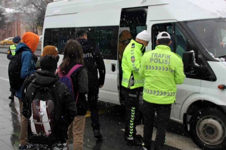 Erzincan’da veliler tepkili: Servis ücretlerine zam