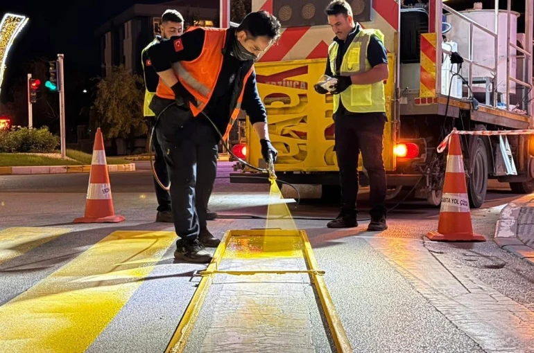 Erzincan’da yol çizgileri yenileniyor