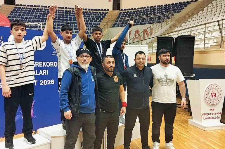 Erzincanlı güreşçilerden bölge şampiyonasında başarı 