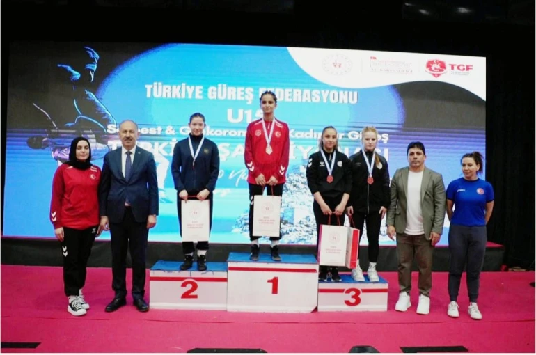 Erzincanlı güreşçilerden Türkiye Şampiyonası’nda çifte başarı 