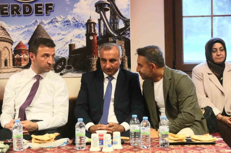 Erzurum Evi’nde buluştular: Birlik ve beraberlik mesajı verdiler 