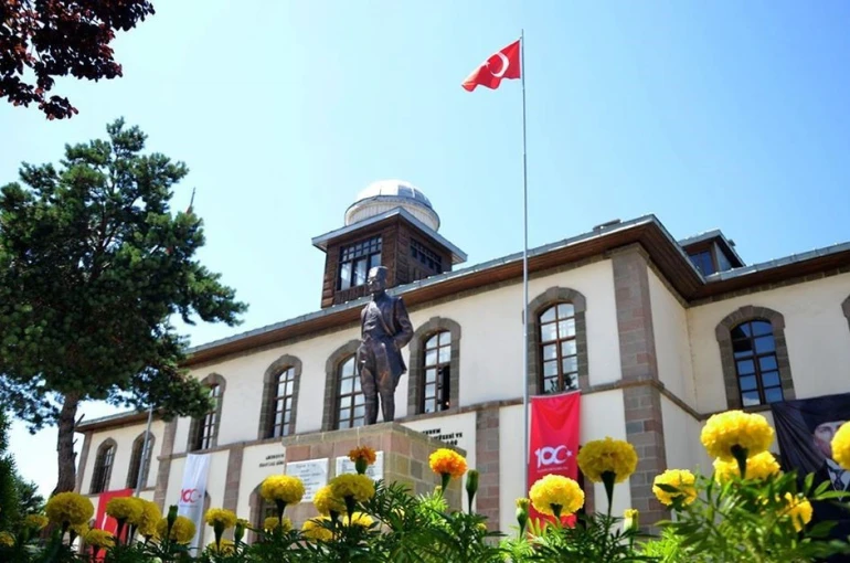 Erzurum Kongre Binası ziyaretçilere kapatıldı 