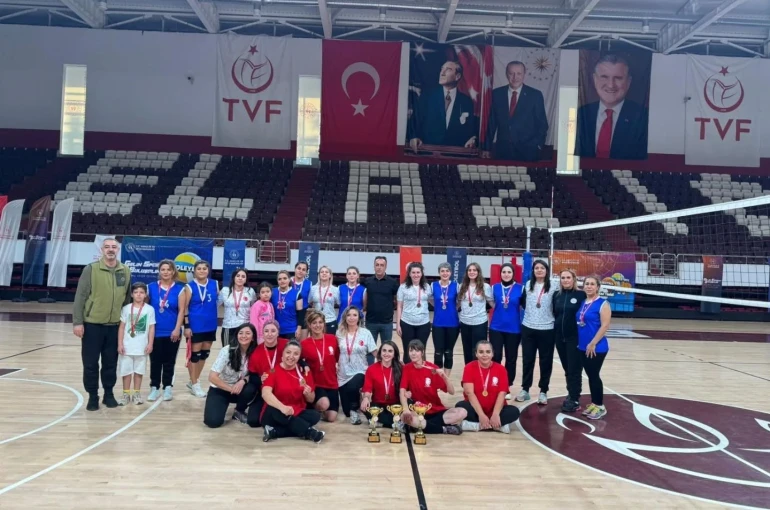 Erzurum Valiliği Kadın Voleybol Takımı şampiyon oldu 