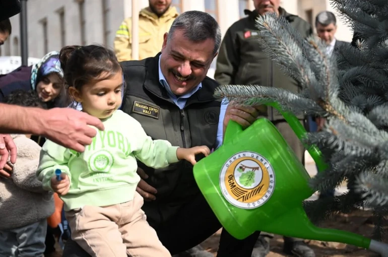 Erzurum’da 3 bin fidan toprakla buluştu 