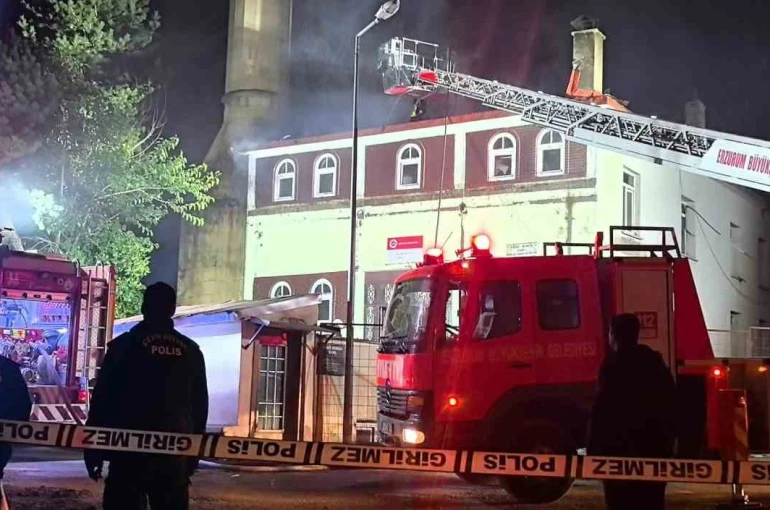 Erzurum’da Cami yangını korkuttu 