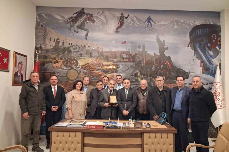 Erzurum’da halk kültürünün hafızası Muhsin Koç, 38 yılın ardından emekli oldu 