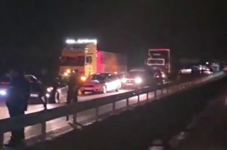 Erzurum’da jandarma aracının da karıştığı zincirleme kaza: 2 asker yaralı