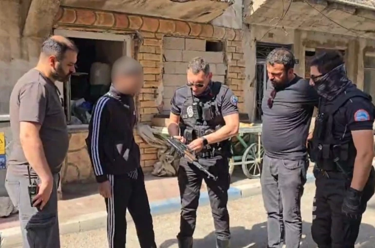 Erzurum’da kar maskeli ve silahlı şahıs alarmı: 3D yazıcıdan üretilen silah oyuncak çıktı 