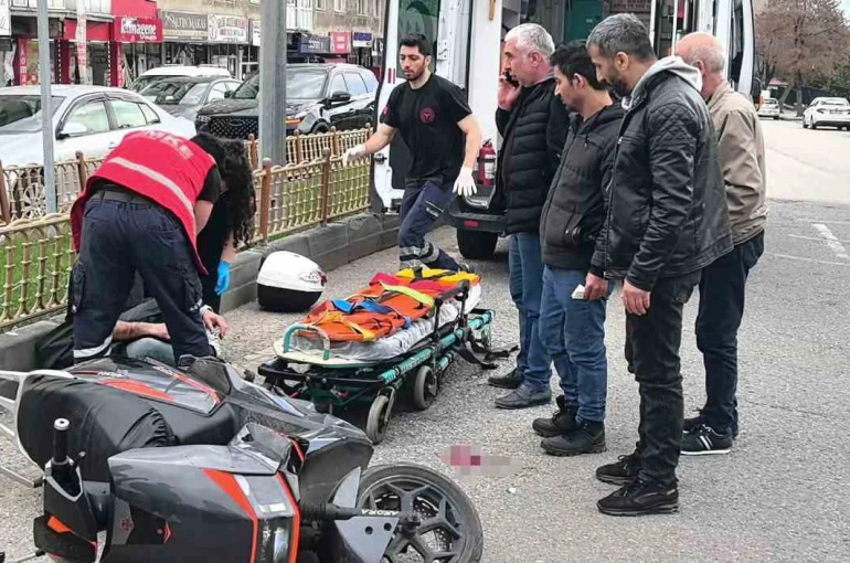Erzurum’da otomobille çarpışan motosikletin sürücüsü yaralandı 