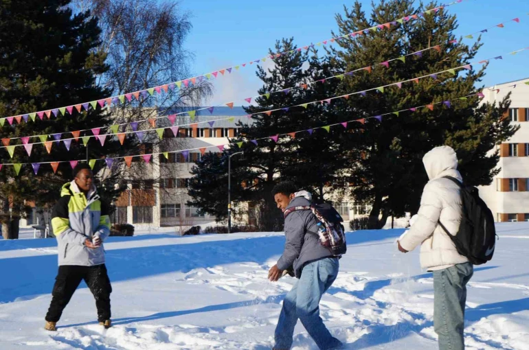 Erzurum’da siyah ile beyazın buluşması 