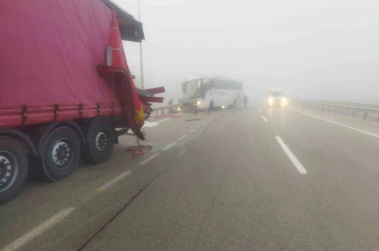 Erzurum’da yoğun sis kazaya sebep oldu 