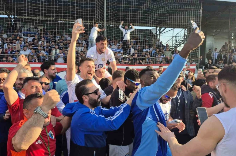 Erzurumspor FK maçtan sonra şampiyonluğunu kutladı 