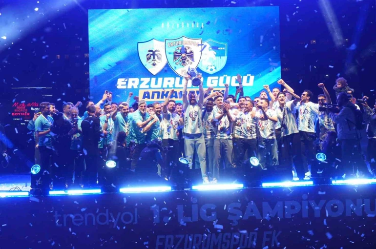 Erzurumspor FK şampiyonluk kupasını aldı 
