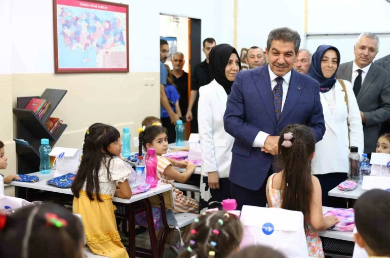 Esenler Belediyesi’nden miniklere kırtasiye desteği