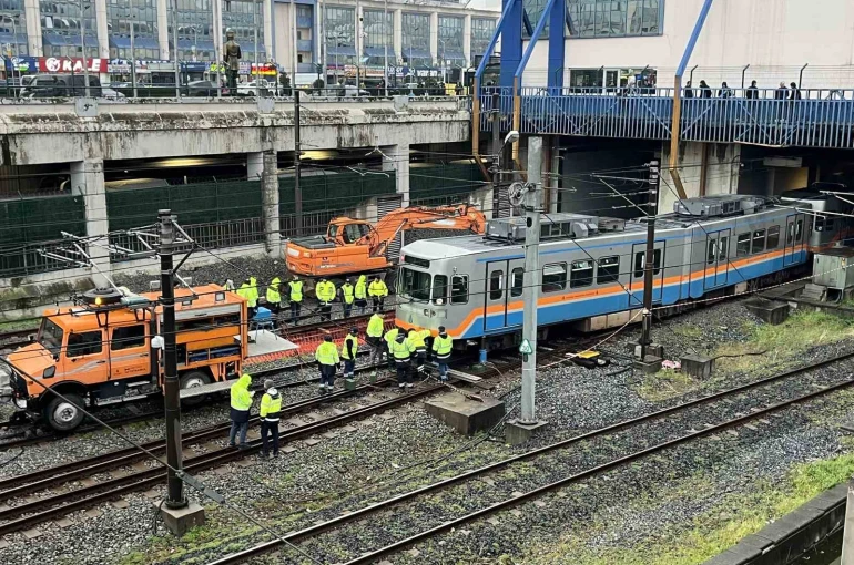 Esenler Otogar durağında metro raydan çıktı, ulaşımda aksamalar yaşanıyor