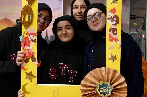 Esenler’de liselerde "Görevimiz Ramazan" projesi gençlerin toplumsal sorumluluk bilincini güçlendiriyor 