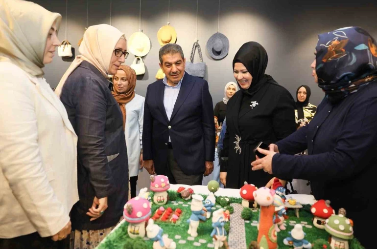 Esenler’de "Meslek Edindirme Kursları Yıl Sonu Sergisi" açıldı 