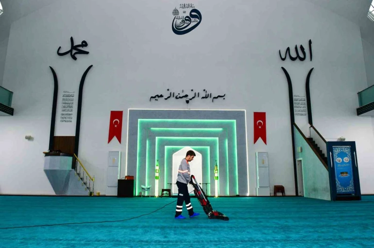 Esenyurt bayrama hazır: İlçe genelinde kapsamlı temizlik seferberliği 