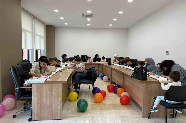 Esenyurt Belediyesi’nden anne ve çocuklara ücretsiz sanat eğitimi desteği