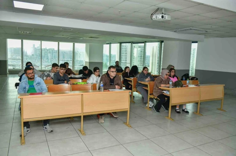 Esenyurt Belediyesi’nden engelli bireyler için ücretsiz E-KPSS eğitimi 