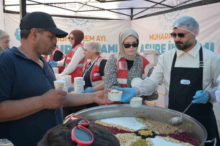 Esenyurt Belediyesinden muharrem ayında 18 bin kişiye aşure ikramı 