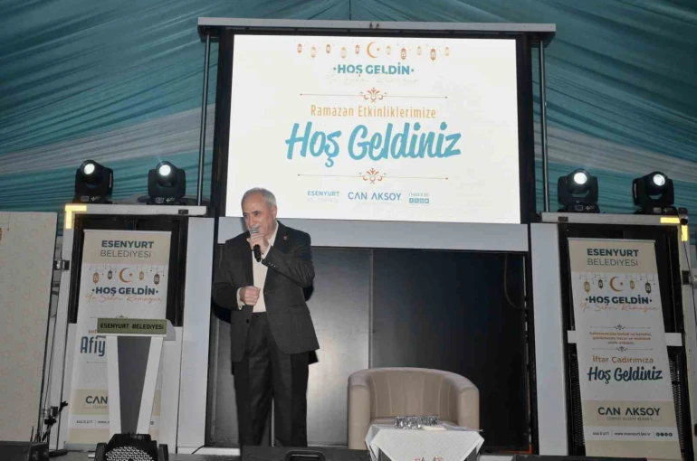 Esenyurt Belediyesi’nin Ramazan etkinliklerinde Nurullah Genç Esenyurtlularla buluştu 