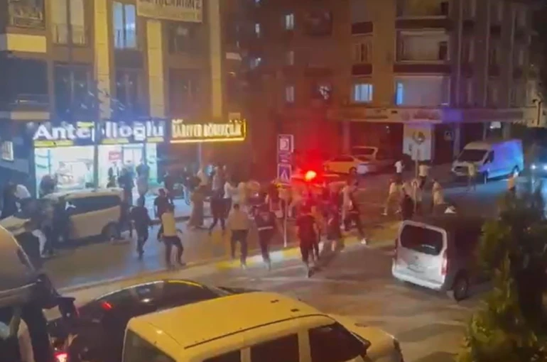 Esenyurt’ta düğün çıkışı ortalık karıştı 