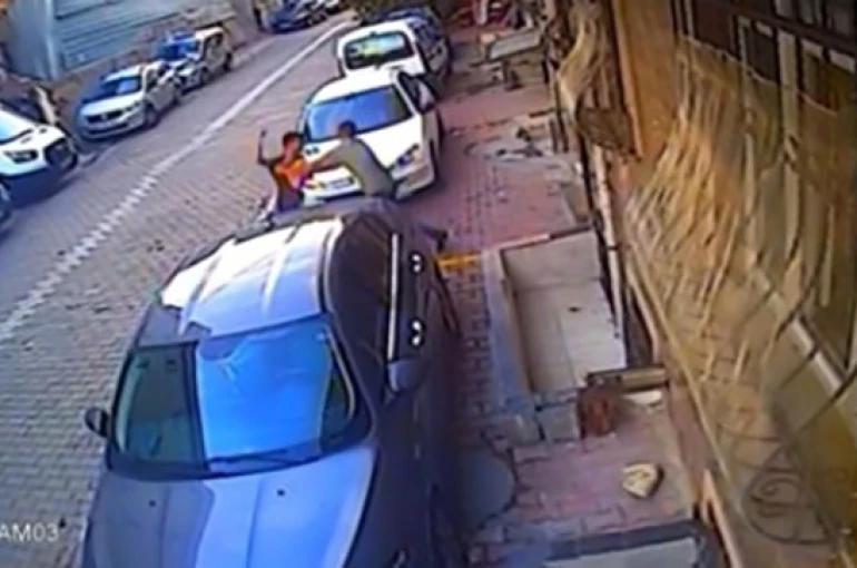 Esenyurt’ta gürültü kavgasında komşular yumruk yumruğa birbirine girdi