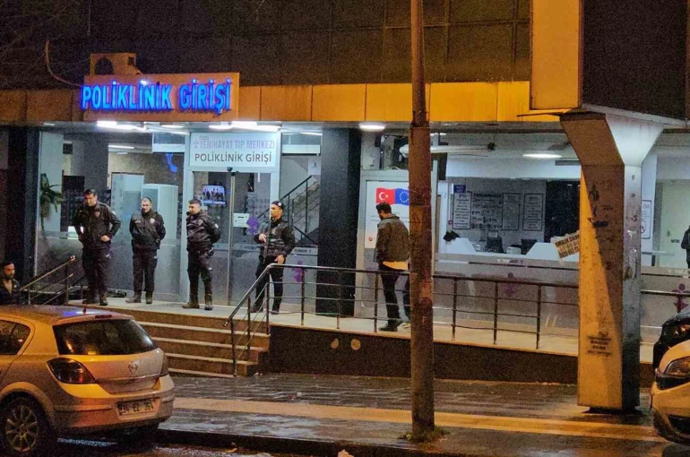 Esenyurt’ta hamile kadın doğum esnasında hayatını kaybetti, yakınları hastaneyi bastı 