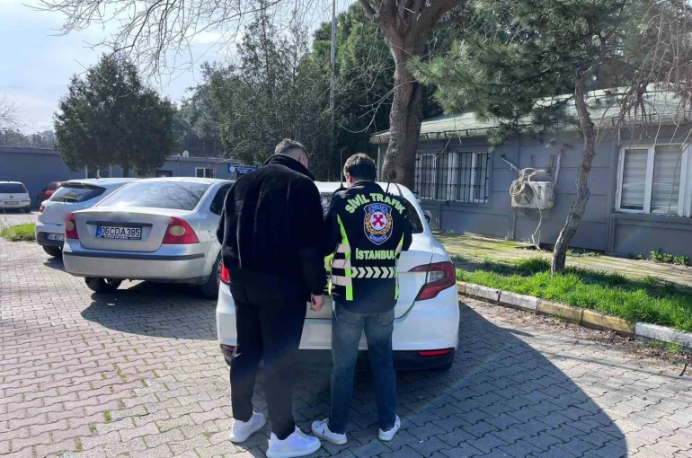 Esenyurt’ta yol verme tartışmasında araçtan inen sürücü ve yolcuya para cezası 