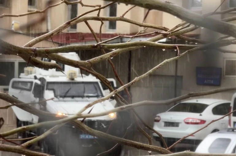 Eşini öldürüp, kuzenini ağır yaralayan şahıs mahkemeye sevk edildi 