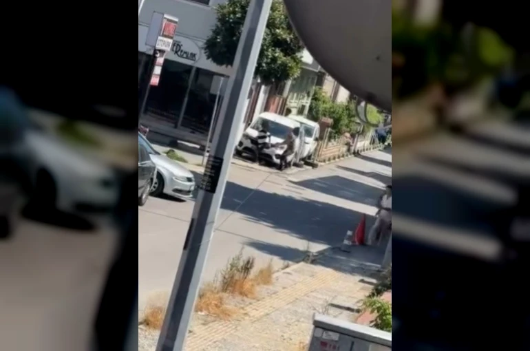 Eşini rahatsız ettiğini öne sürdüğü kişiyi bacağından vurdu 