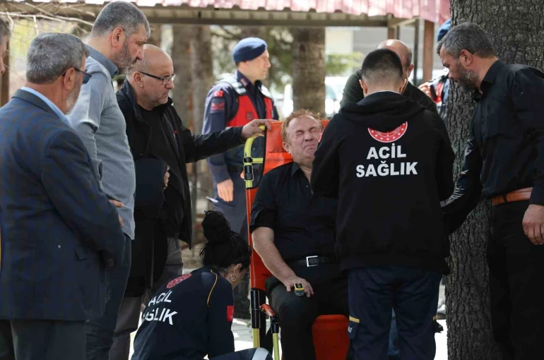 Eşinin cenazesinde fenalaştı, sağlıkçılar müdahale etti 