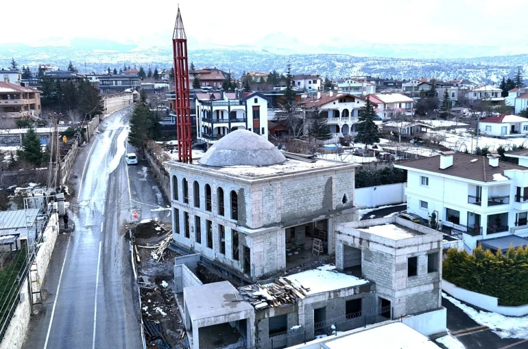 Eski Aynalı Cami yeniden inşa ediliyor 