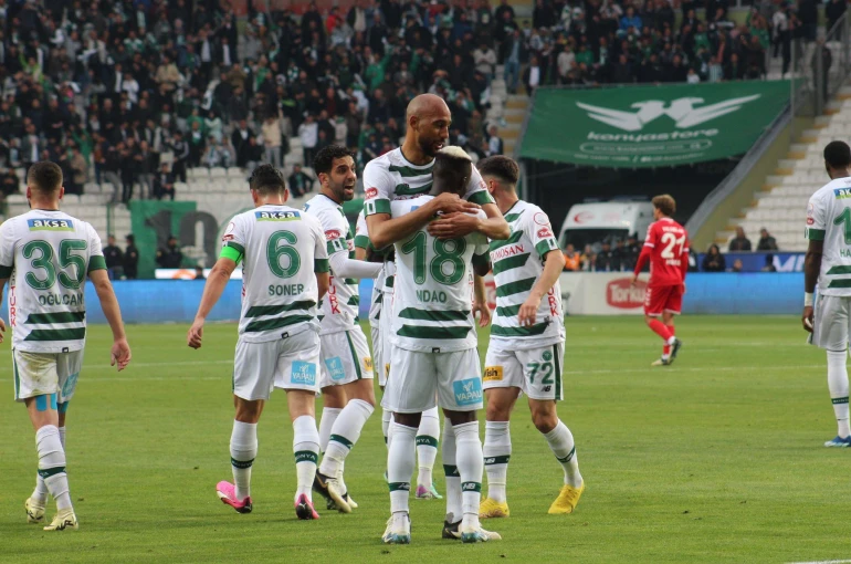 Eski Konyasporlu yıldız Fransa'ya döndü
