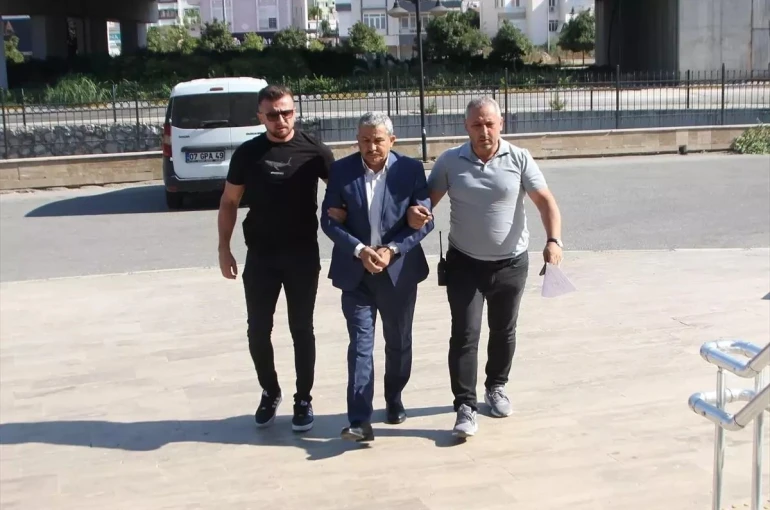 Eski meclis üyesini öldüren eski belediye başkan yardımcısına müebbet hapis cezası 