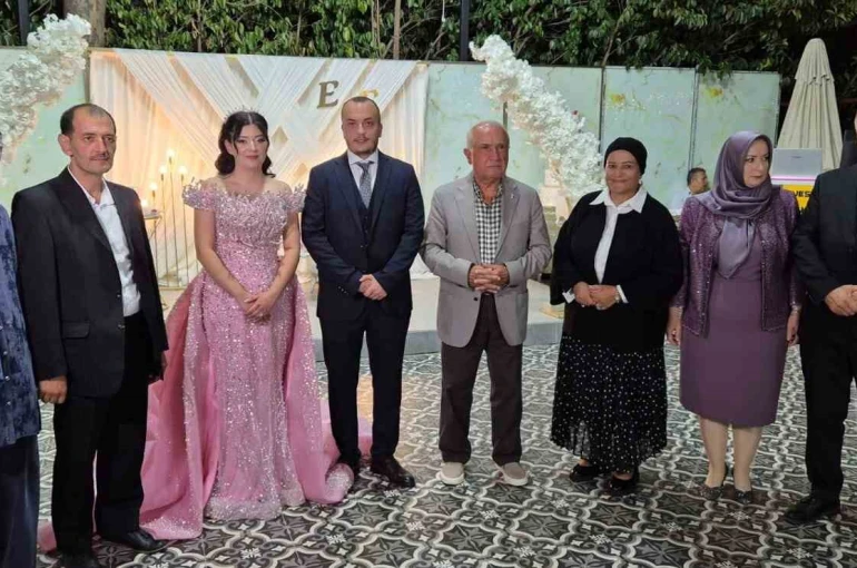 Eski TBMM Başkanı Çiçek’in esprili çıkışı geceye damga vurdu: "Meclis Başkanı racon keser, kurdele kesmez" 