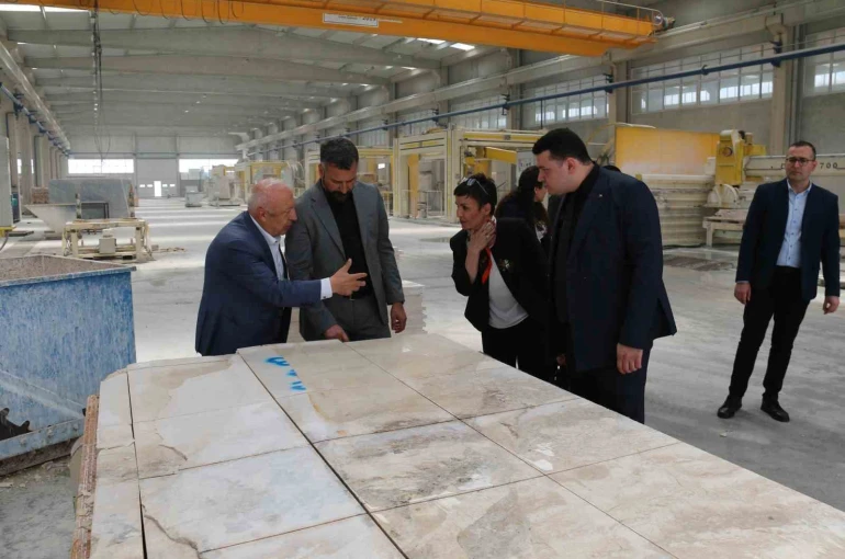Eskipazar sarı traverten taşı için Afyon’da inceleme gezisi 