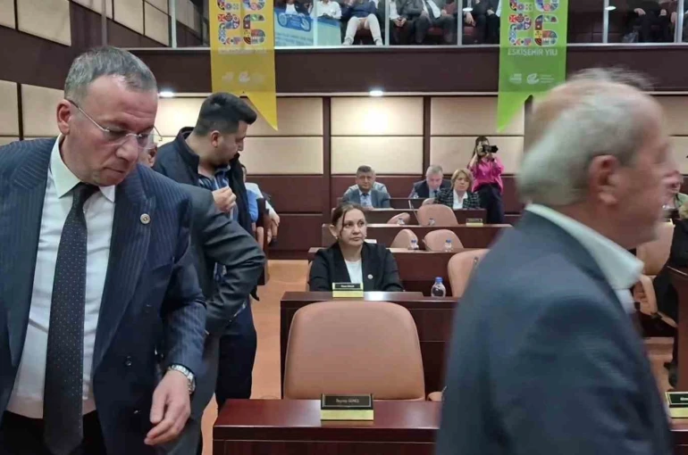Eskişehir Büyükşehir Belediyesi Meclisi’nde ESKİ gerginliği 